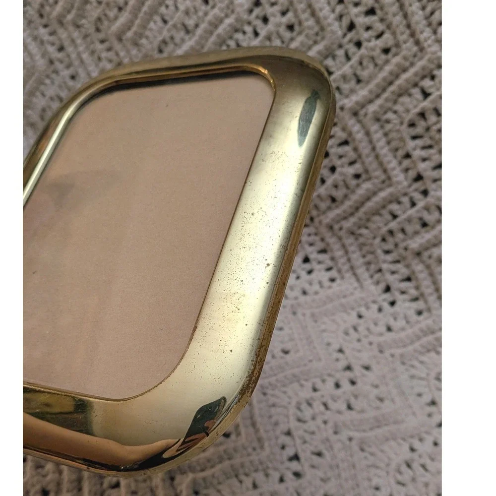 Vintage Polished Brass Rounded 4x6 Picture Frame Gold Tone Velvet Back Taiwan